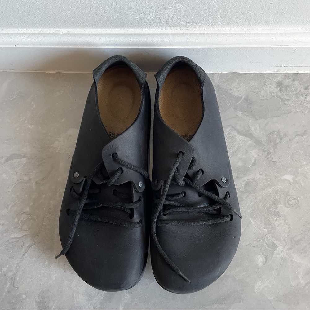 Birkenstock Montana Clogs in Black Oiled Leather